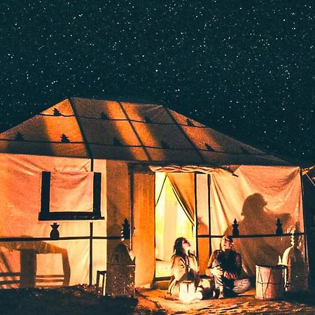 Отель Sahara Deluxe Camp Мерзуга Экстерьер фото