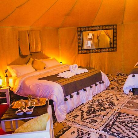 Отель Sahara Deluxe Camp Мерзуга Экстерьер фото