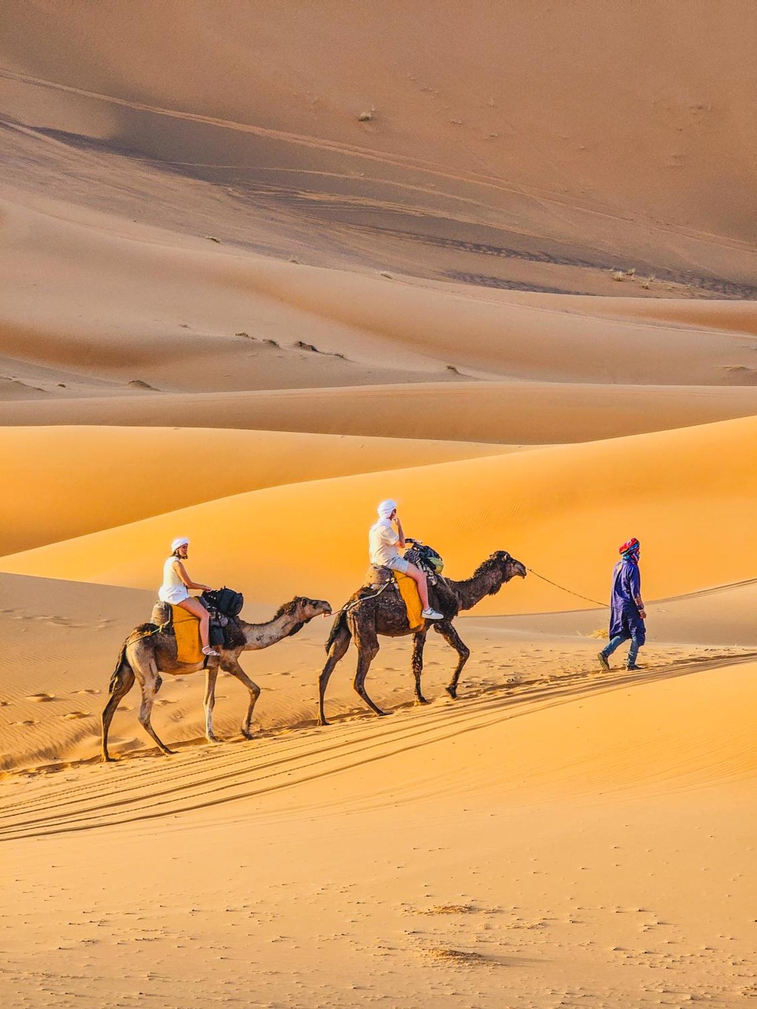 Отель Sahara Deluxe Camp Мерзуга Экстерьер фото