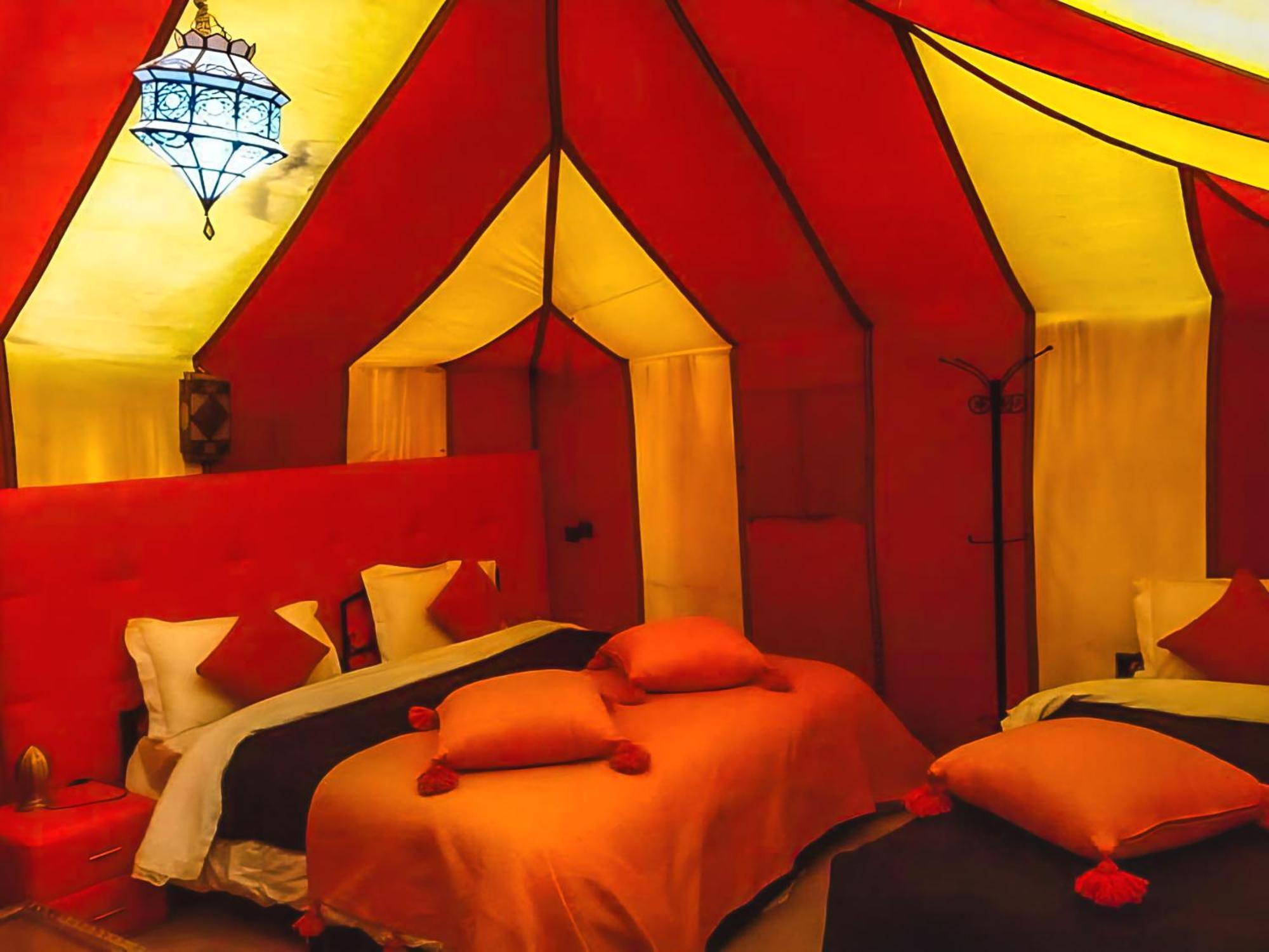 Отель Sahara Deluxe Camp Мерзуга Экстерьер фото