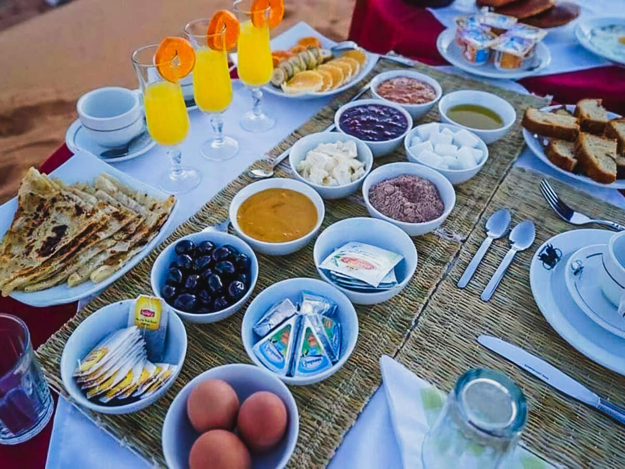 Отель Sahara Deluxe Camp Мерзуга Экстерьер фото