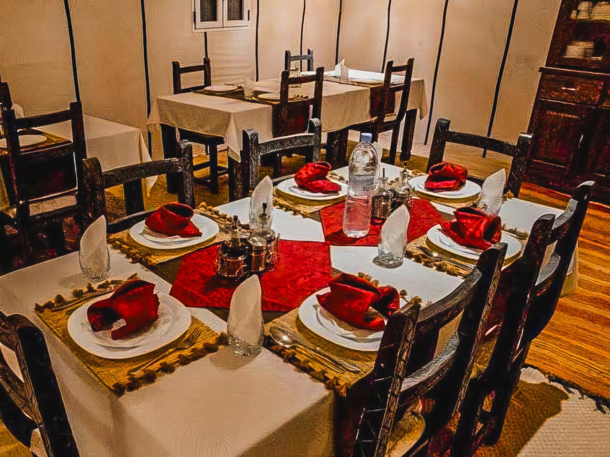 Отель Sahara Deluxe Camp Мерзуга Экстерьер фото